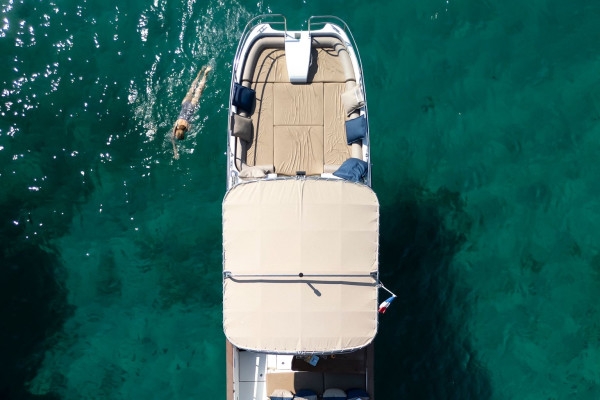 Croisière baignade dans les Calanques en demi-journée - Mucem - Bonjour Fun
