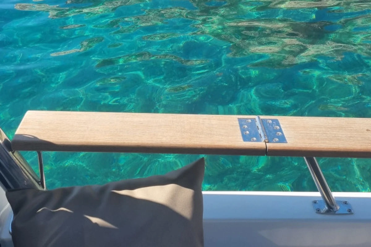 Croisière baignade Parc National des Calanques en demi-journée - Musée du Mucem - Bonjour Fun