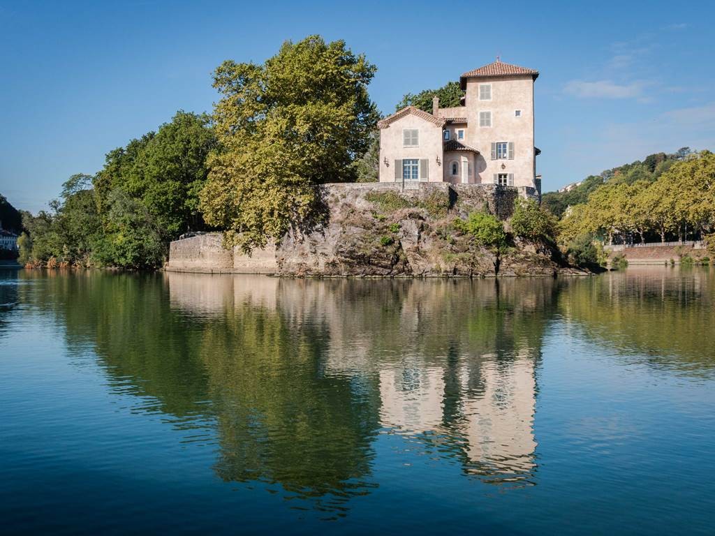 Croisière commentée de 2h : L'île Barbe - Bonjour Fun