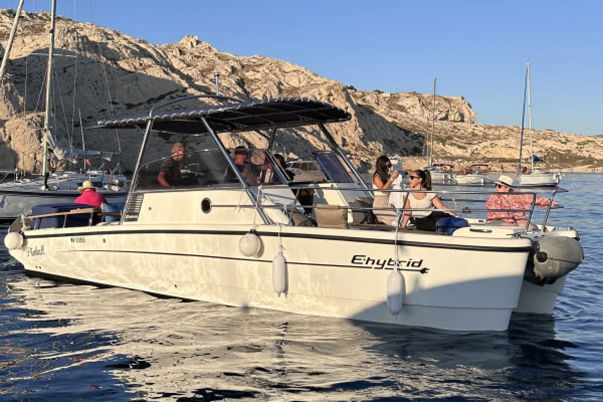 Croisière dans les calanques du Frioul avec café & baignade - Musée du Mucem - Bonjour Fun