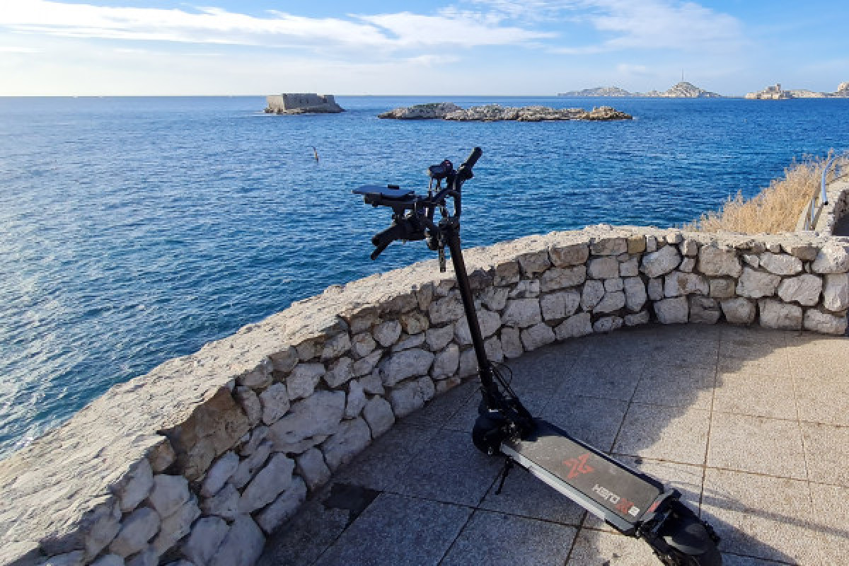 Découverte tracée du coeur de Massilia en e-trott - Bonjour Fun