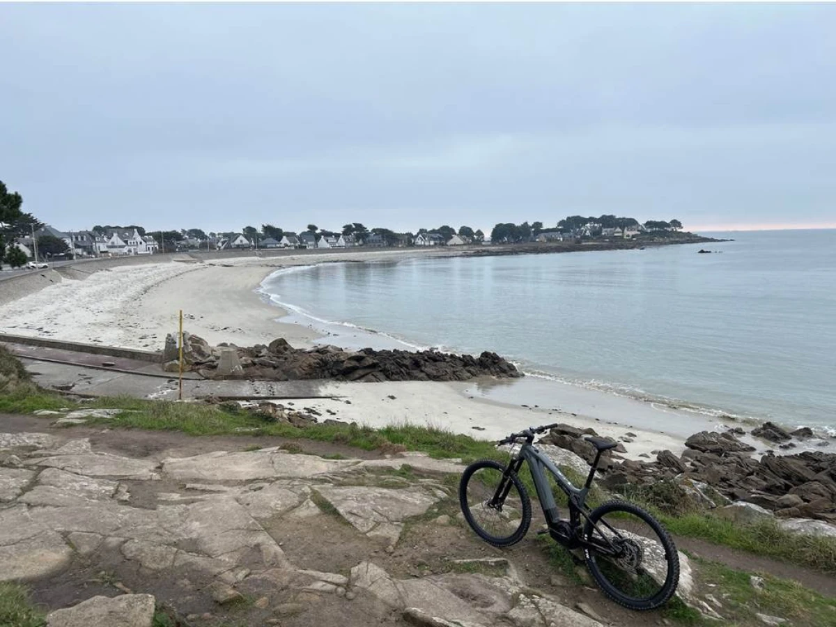 Des Alignements du Ménec à Carnac au port de la Trinité-sur-Mer en passant par Carnac Plage - Bonjour Fun