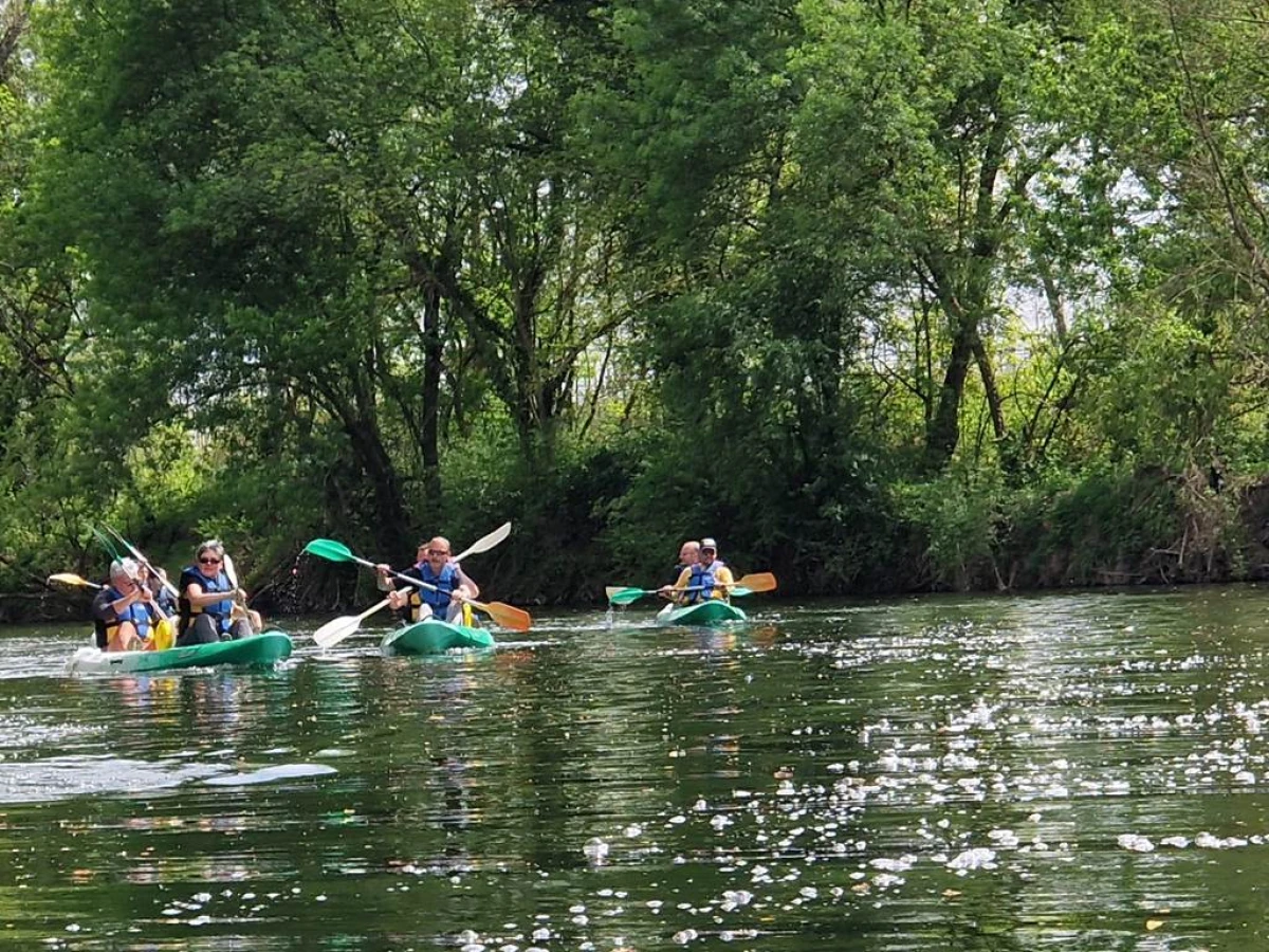 Descente canoë dans la Vallée de l’Aveyron une EXPERENCE NATURE : descente canoë-kayak libre (ou avec un guide nous contacter). - Bonjour Fun