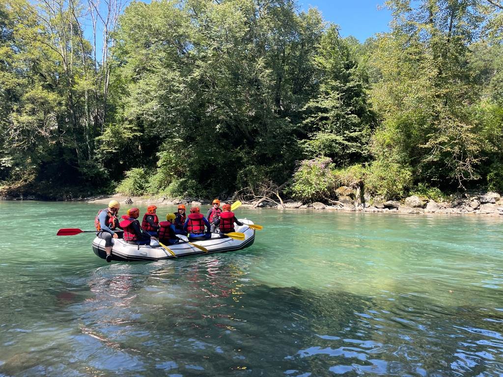 Descente du Gave de Pau en RAFTING au départ de St Pé de Bigorre - Bonjour Fun