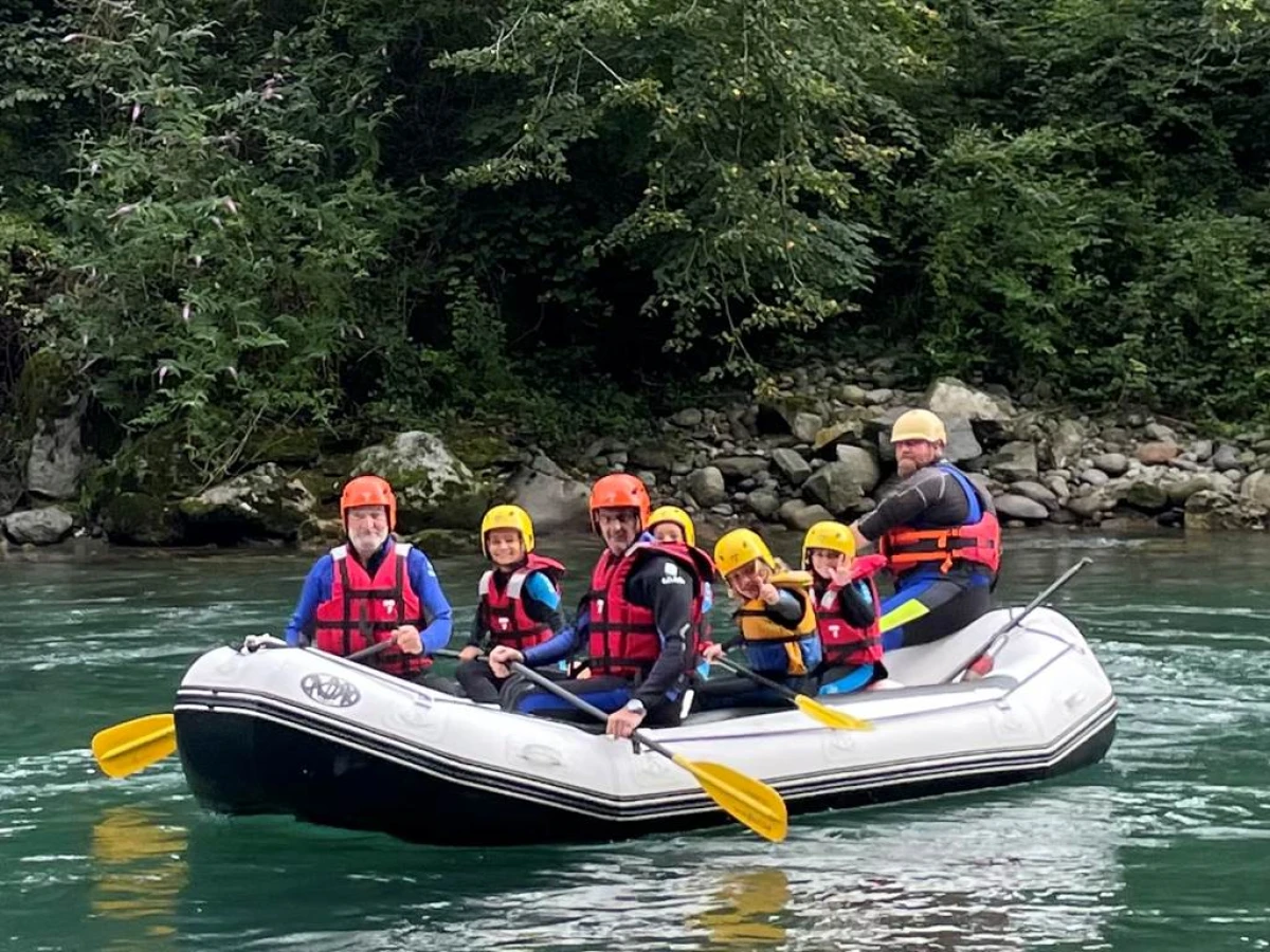 Descente du Gave de Pau en RAFTING - Bonjour Fun
