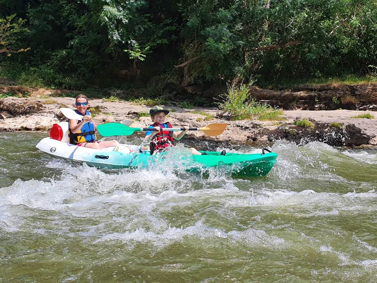 Descente en Canoë-kayak à Saint Antonin Noble Val : descente canoë-kayak libre (ou avec un guide nous contacter). - Bonjour Fun