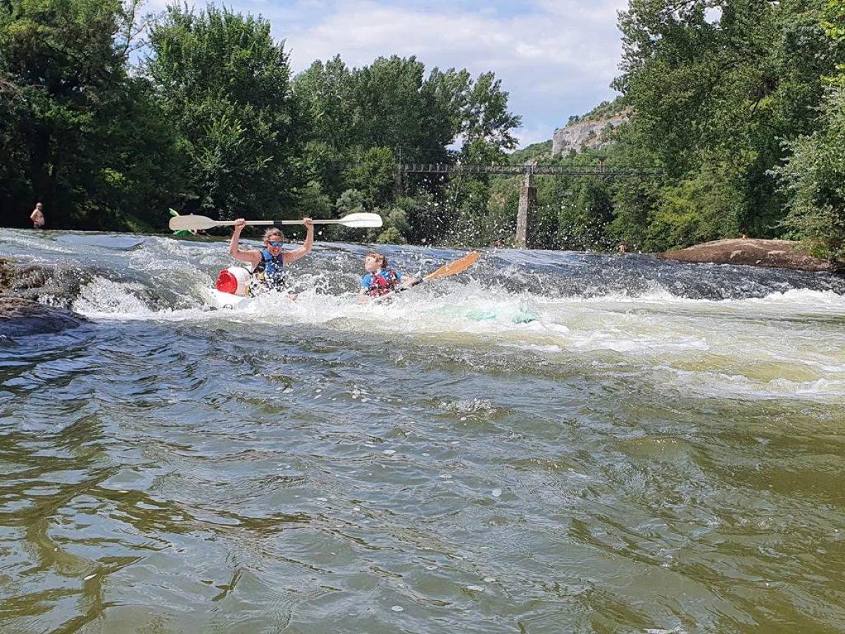 Descente en Canoë-kayak à Saint Antonin Noble Val : descente canoë-kayak libre (ou avec un guide nous contacter). - Bonjour Fun