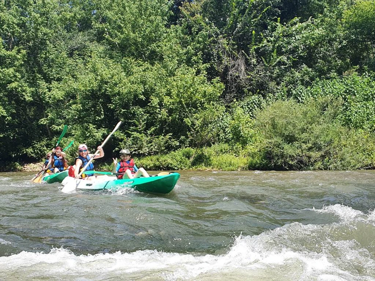 Descente en Canoë-kayak à Saint Antonin Noble Val : descente canoë-kayak libre (ou avec un guide nous contacter). - Bonjour Fun