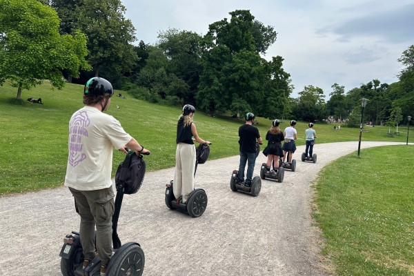 Düsseldorf: Kaiserswerth-Segway-Tour mit Fähre (max. 120 Min) - Bonjour Fun