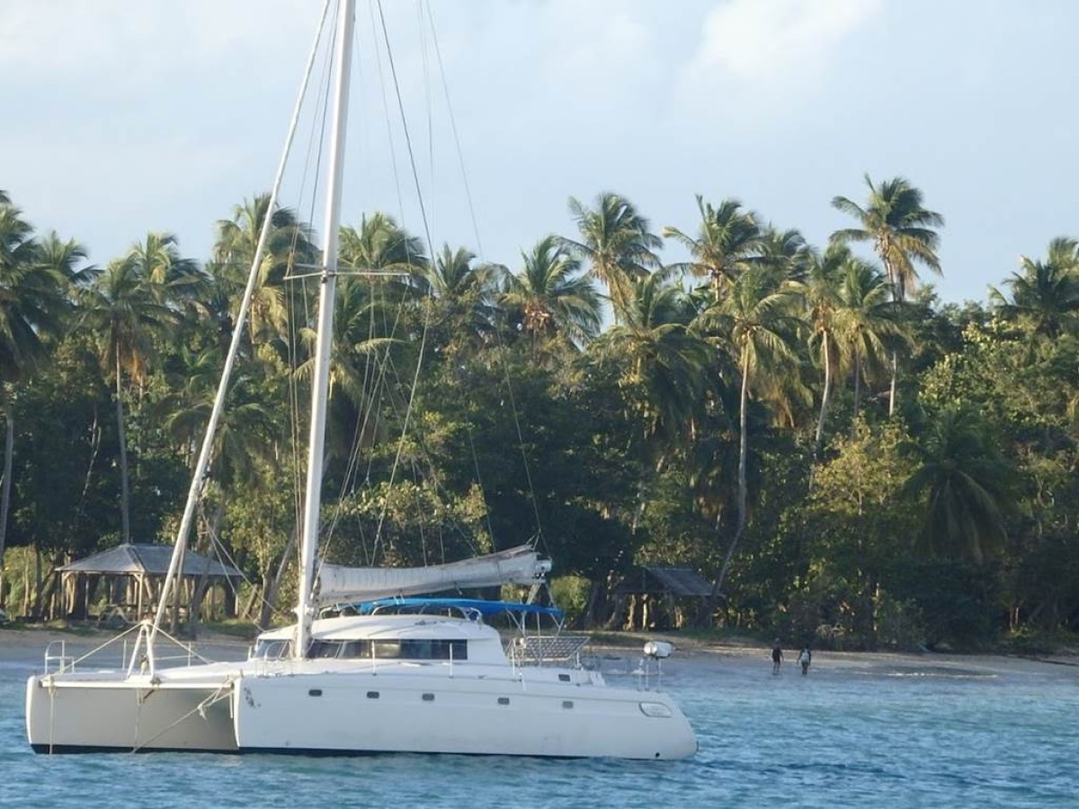 Échappée marine : Catamaran à Voile vers Petite Terre - Bonjour Fun