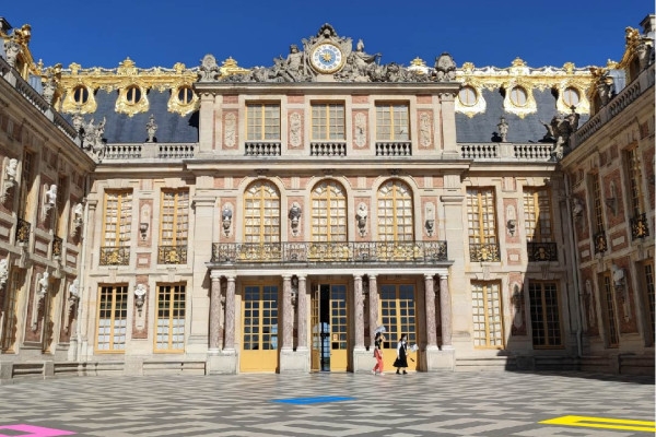 Escape Game Extérieur - L'affaire du collier de la Reine - Bonjour Fun