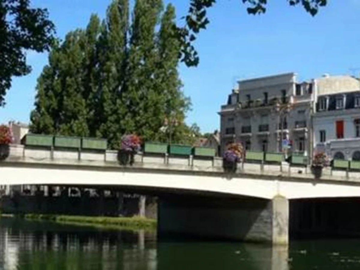 Excursion à vélo électrique sur les rives de la Seine – Melun et ses environs - Bonjour Fun