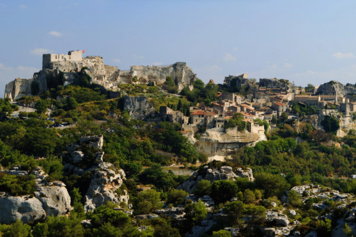 Excursion Baux de Provence - Visite du Village, Carrières de Lumières et Vignoble - Bonjour Fun