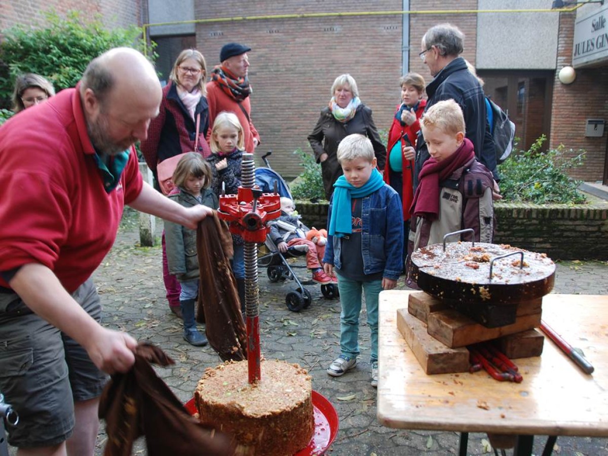 Fabriquer son jus de pomme - presse mobile - Bonjour Fun