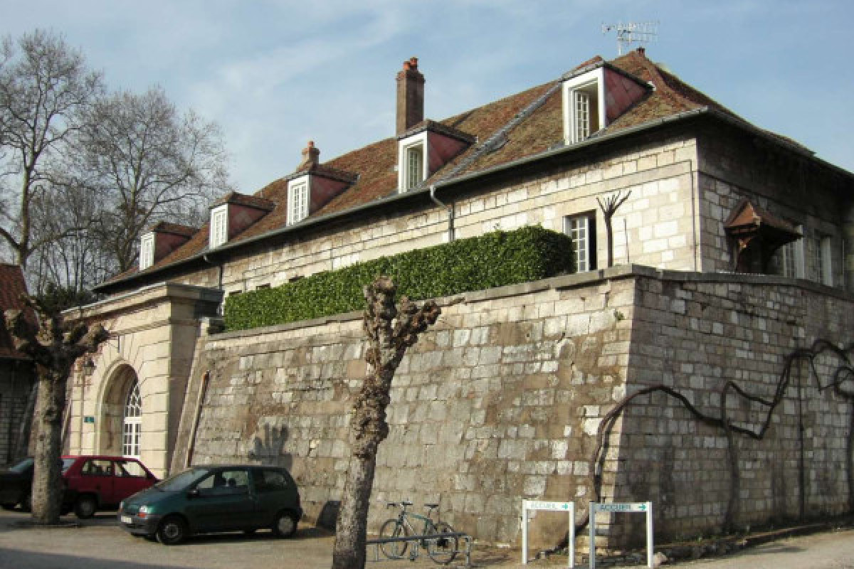 HISTOIRE DE LA CASERNE À BESANÇON - Bonjour Fun