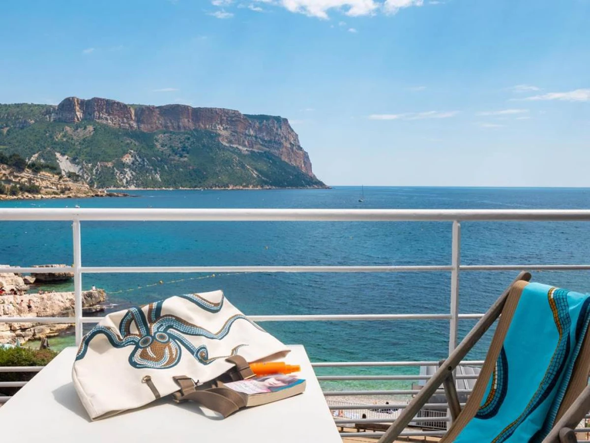 Hotel de La Plage - Mahogany - Bonjour Fun