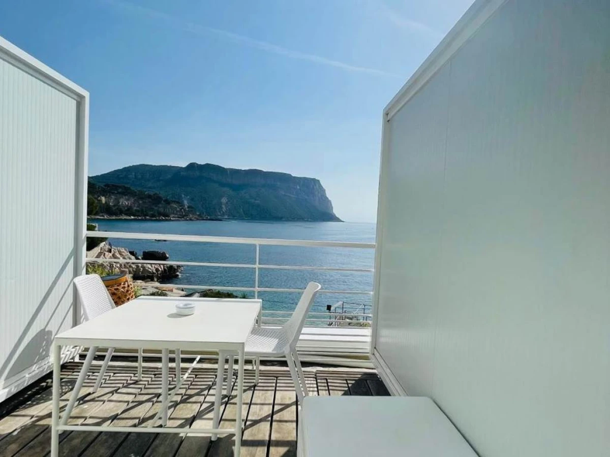 Hotel de La Plage - Mahogany - Bonjour Fun