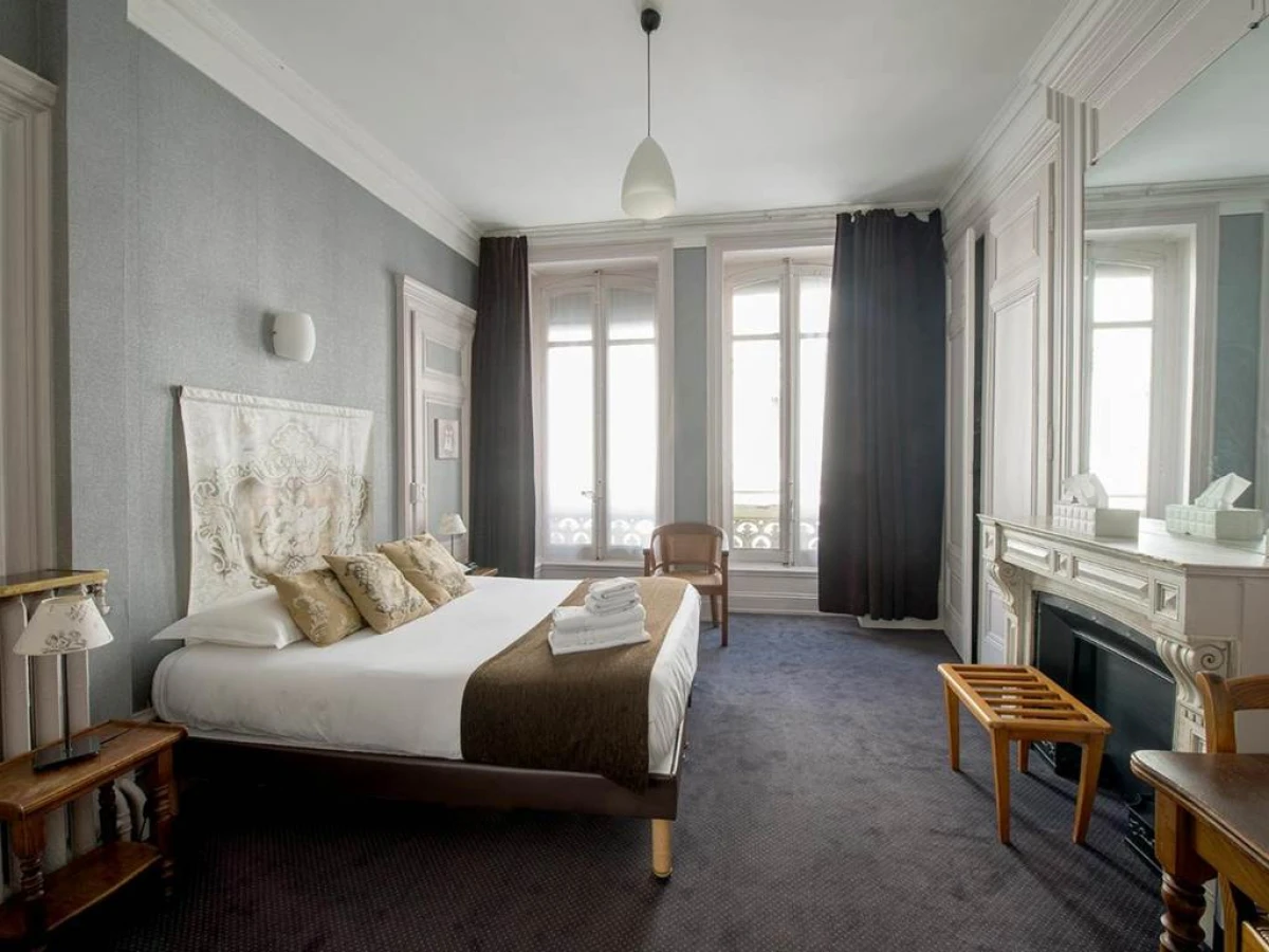Hotel de Paris - Bonjour Fun