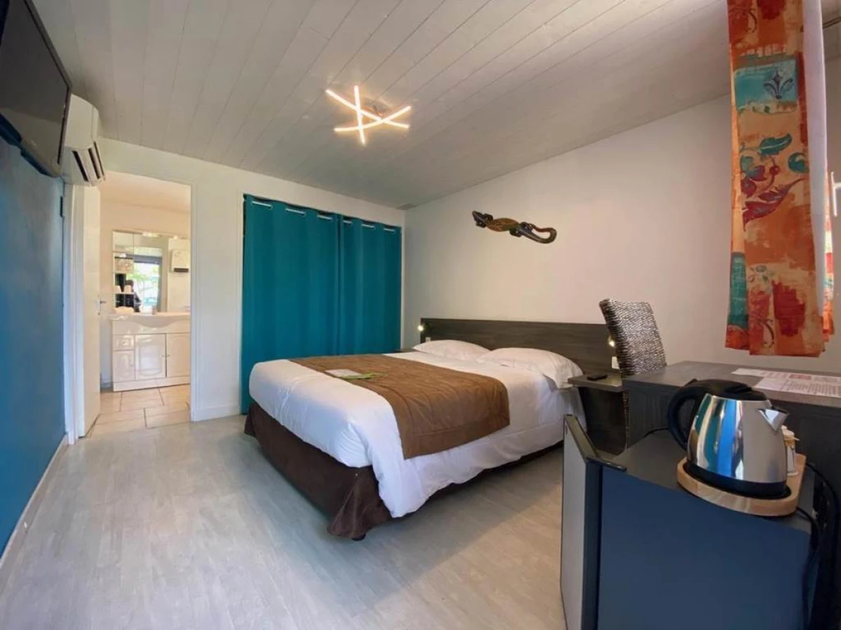 Hotel Des 4 Vents "Esprit Camargue" - Bonjour Fun