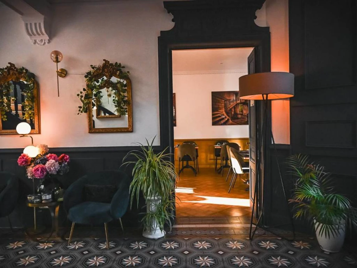 HOTEL DES DAUPHINS - Bonjour Fun
