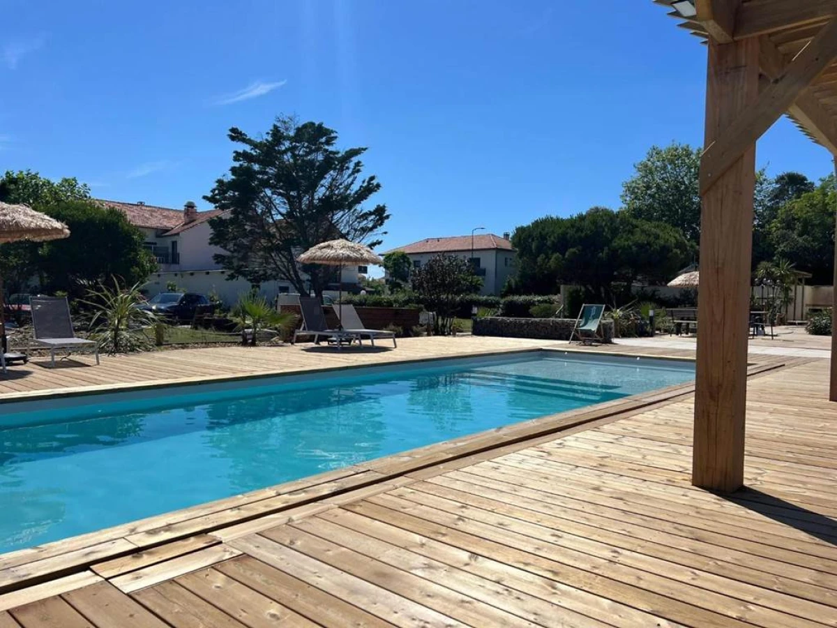 Hotel des Pins - Bonjour Fun