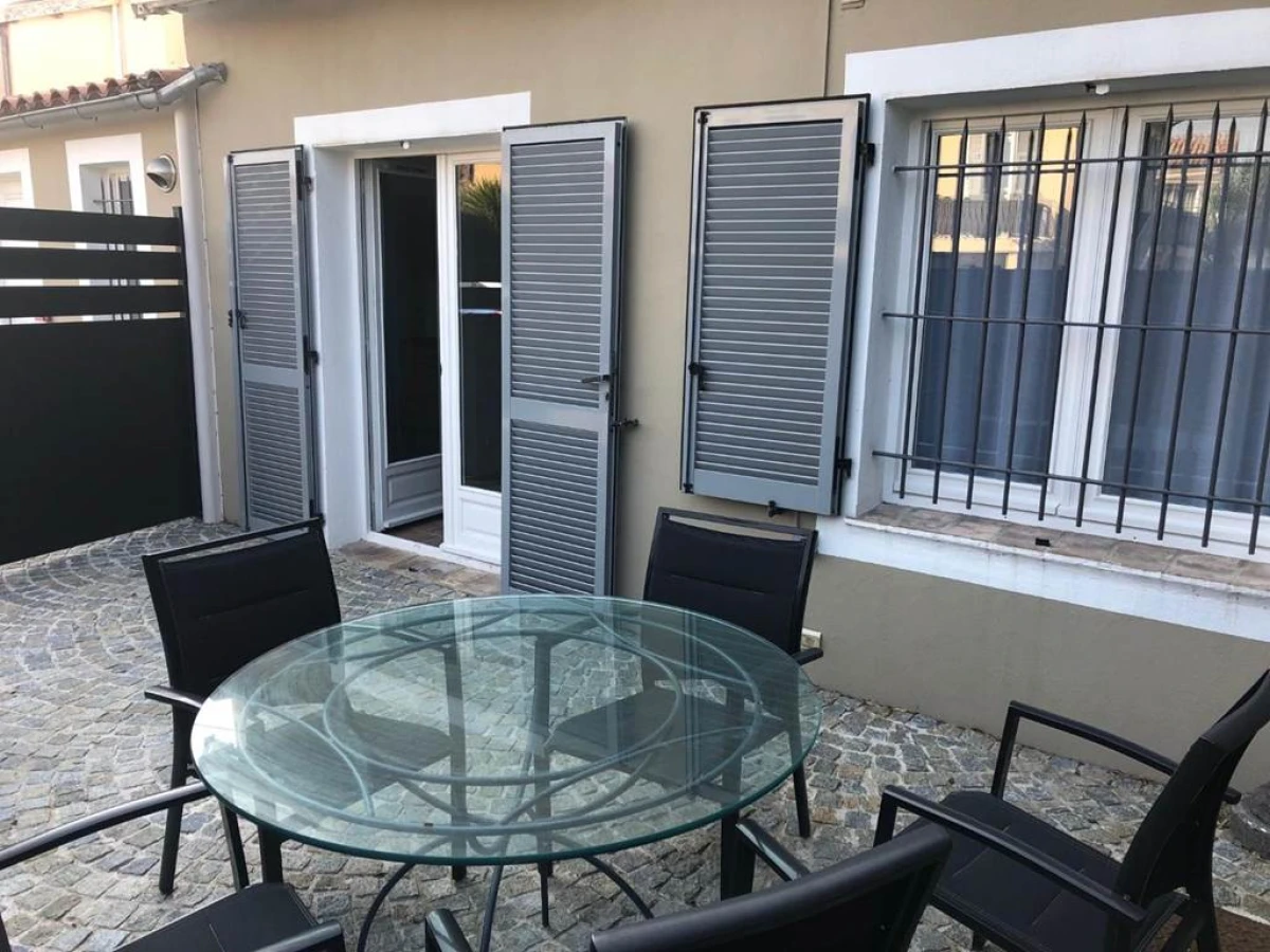 Hôtel du Bord de Mer "Le Vanillé" - Bonjour Fun
