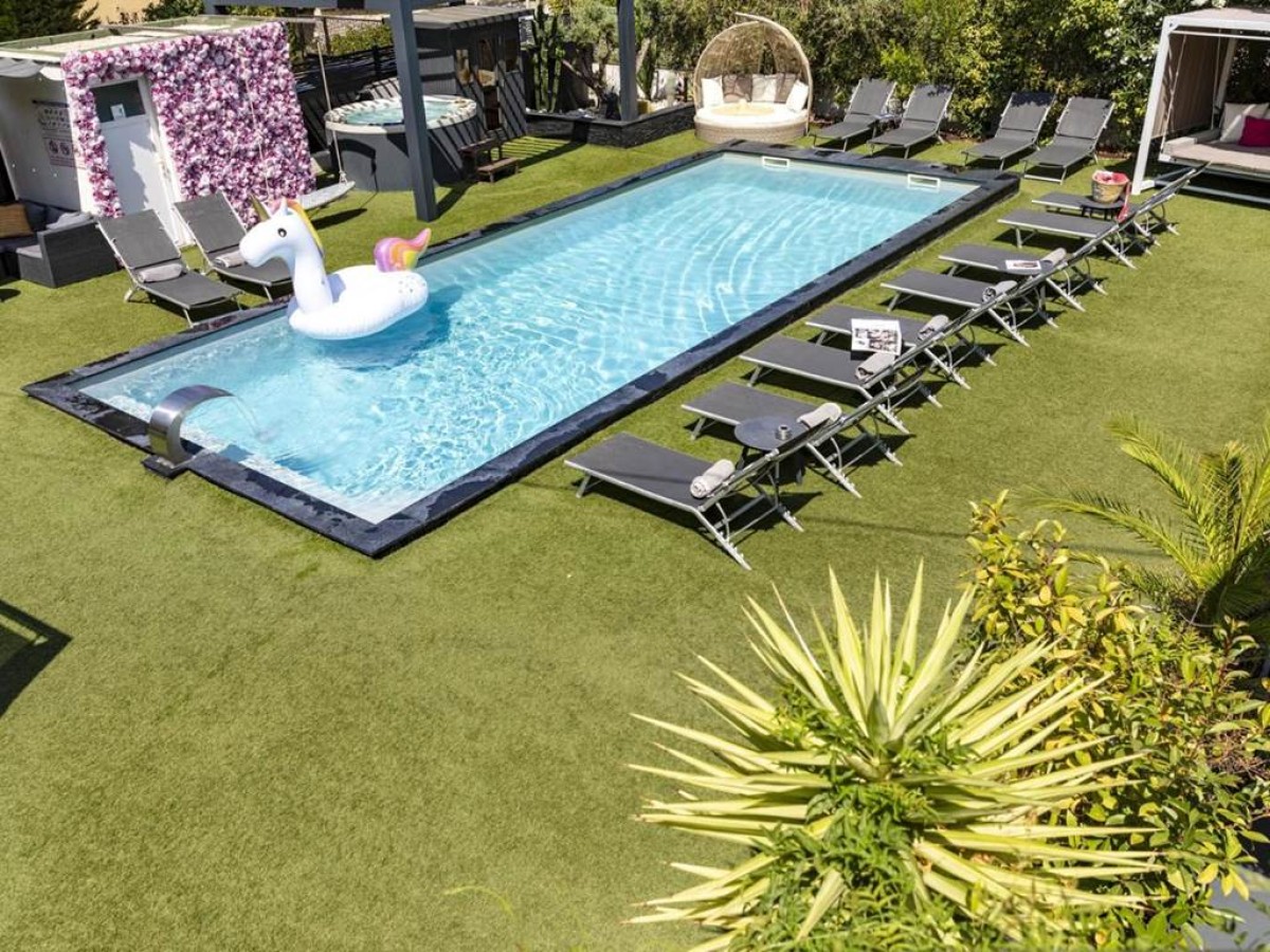 Hôtel Eden Cassis - centre-ville- piscine chauffée - Bonjour Fun