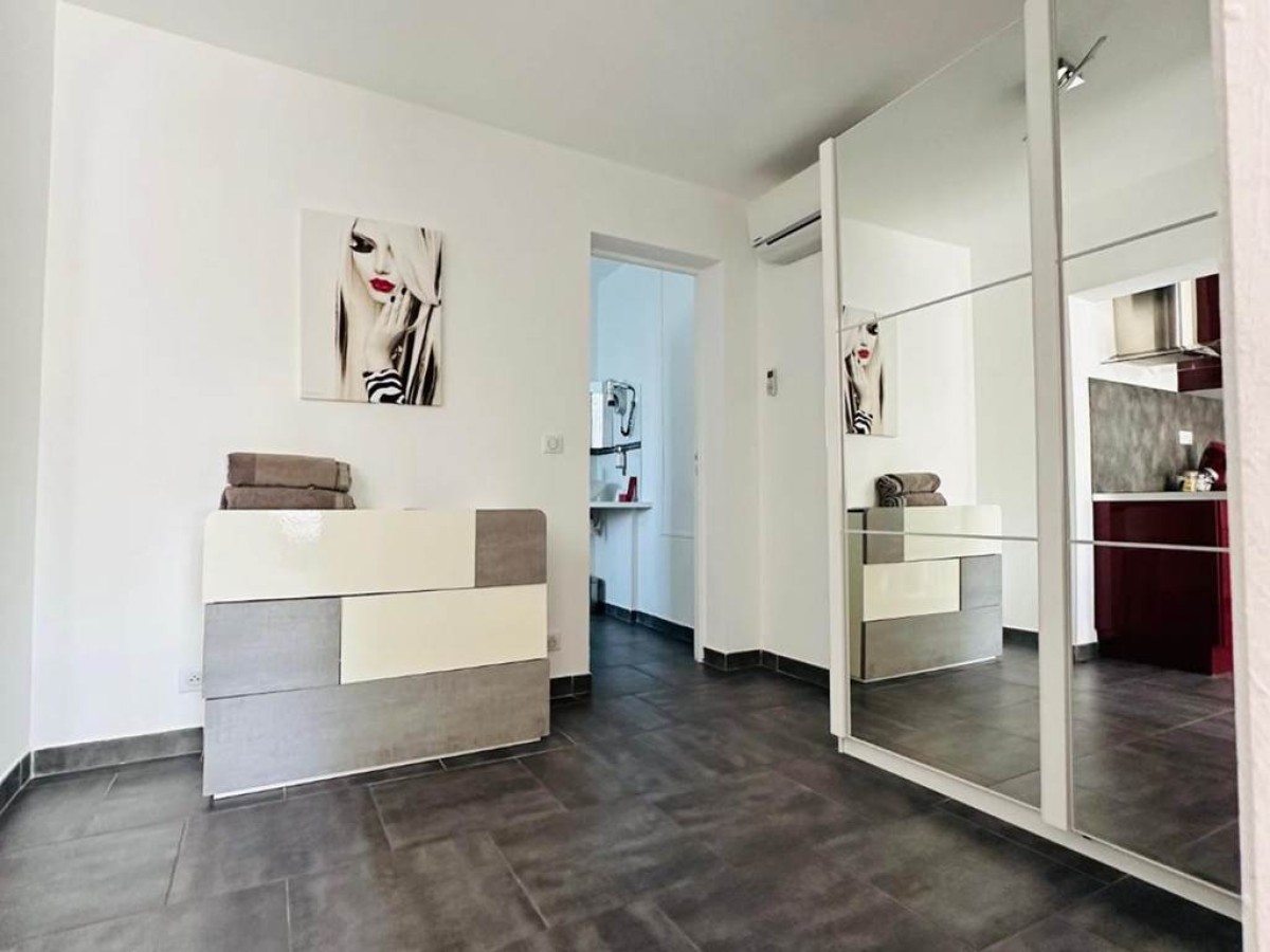 Hôtel Eden Cassis - centre-ville- piscine chauffée - Bonjour Fun