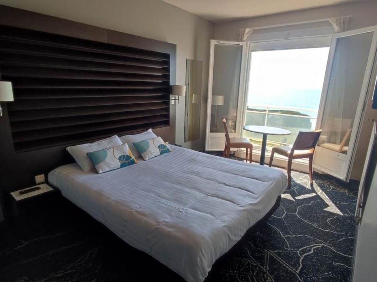 Hotel La Corniche - Bonjour Fun