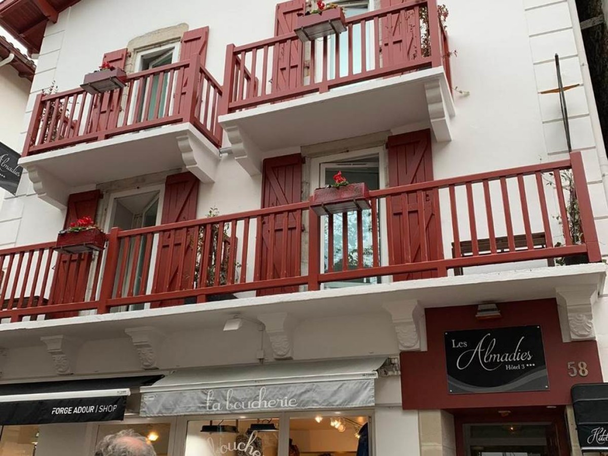 Hotel Les Almadies - Coeur de Ville - Bonjour Fun