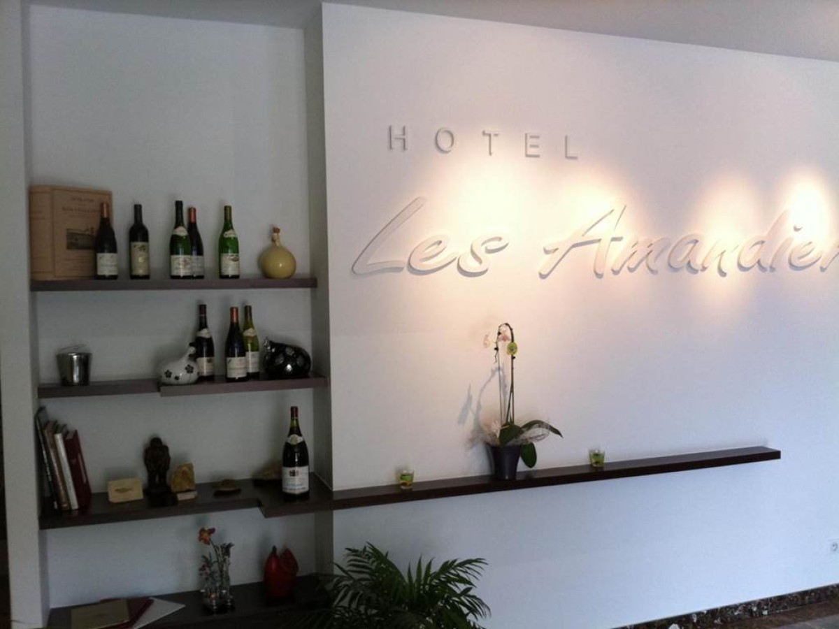 Hotel Les Amandiers - Bonjour Fun