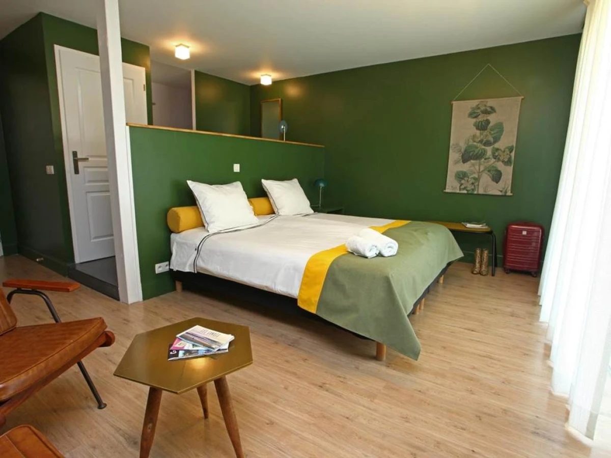 Hotel Lodge La Petite Couronne - Bonjour Fun