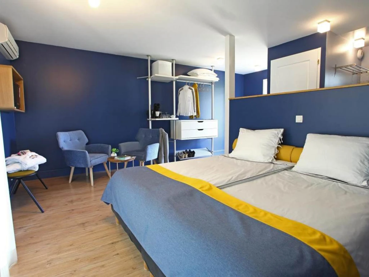 Hotel Lodge La Petite Couronne - Bonjour Fun