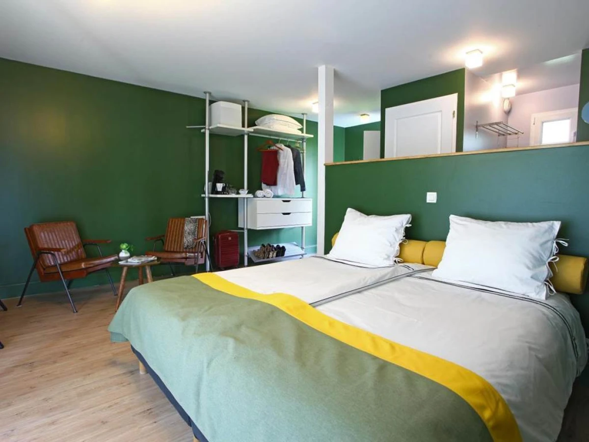 Hotel Lodge La Petite Couronne - Bonjour Fun