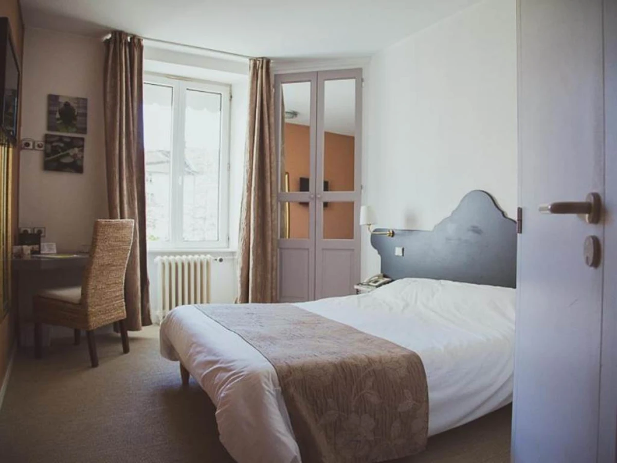 Hôtel Logis Le Bourbon - Bonjour Fun
