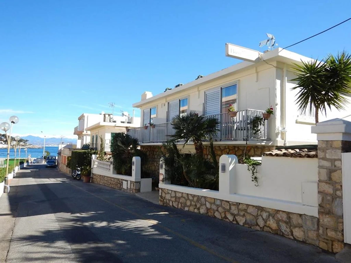 Hotel Miramar- Cap d'Antibes - La Garoupe plage - Bonjour Fun