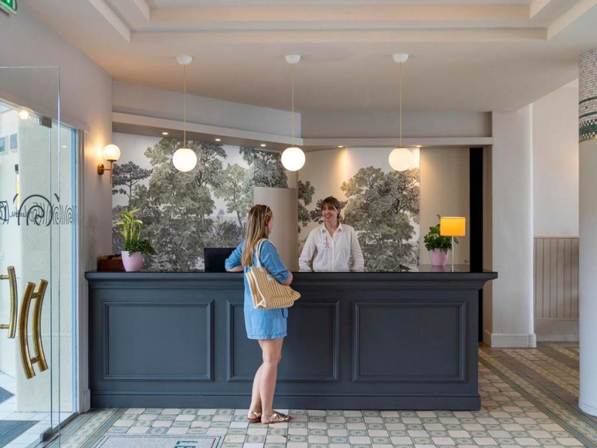 Hôtel Morgat Le Grand Hôtel De La Mer - Bonjour Fun