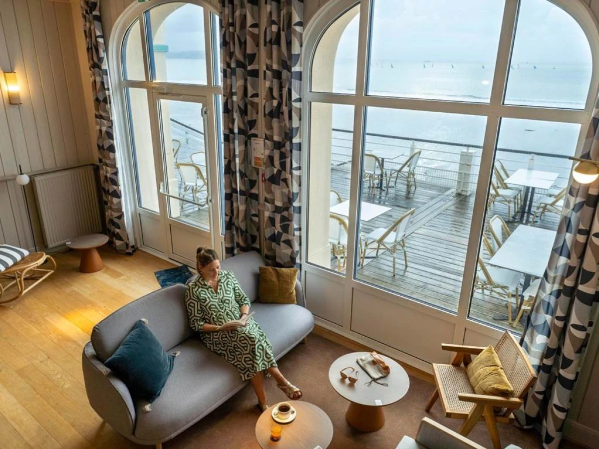 Hôtel Morgat Le Grand Hôtel De La Mer - Bonjour Fun