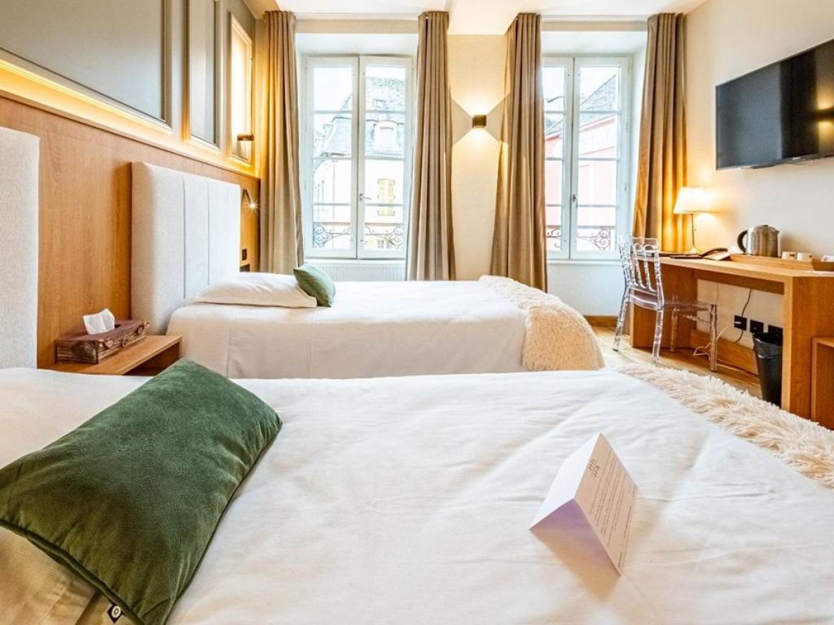 Hotel Relais De La Cote D'or - Bonjour Fun