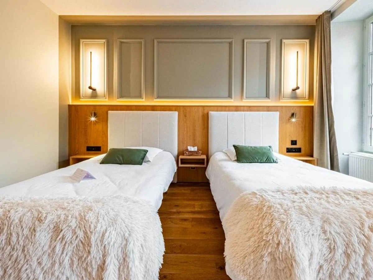 Hotel Relais De La Cote D'or - Bonjour Fun