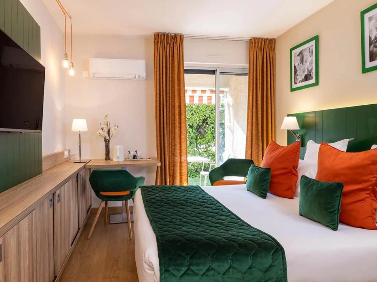 Hôtel & Résidence Lou Paradou Gréoux Les Bains - Bonjour Fun