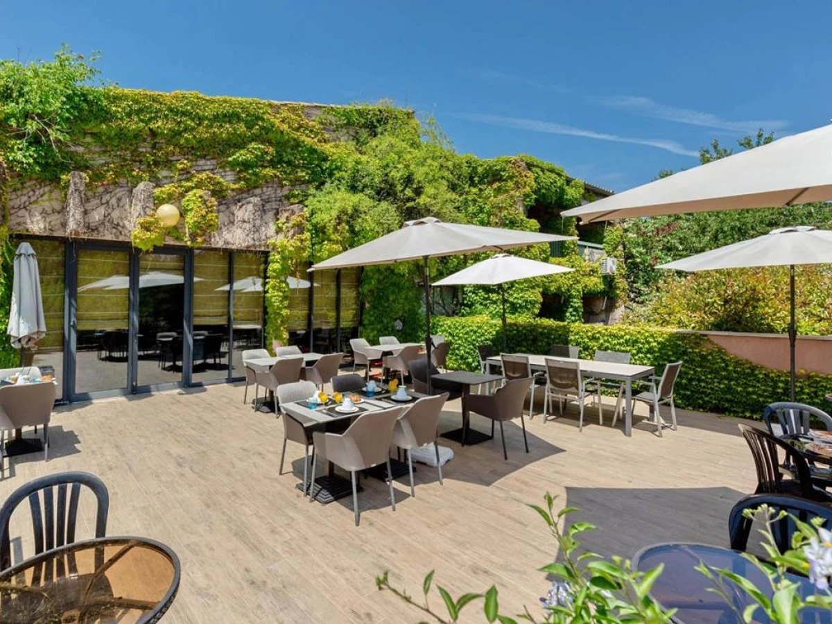 Hôtel & Résidence Lou Paradou Gréoux Les Bains - Bonjour Fun