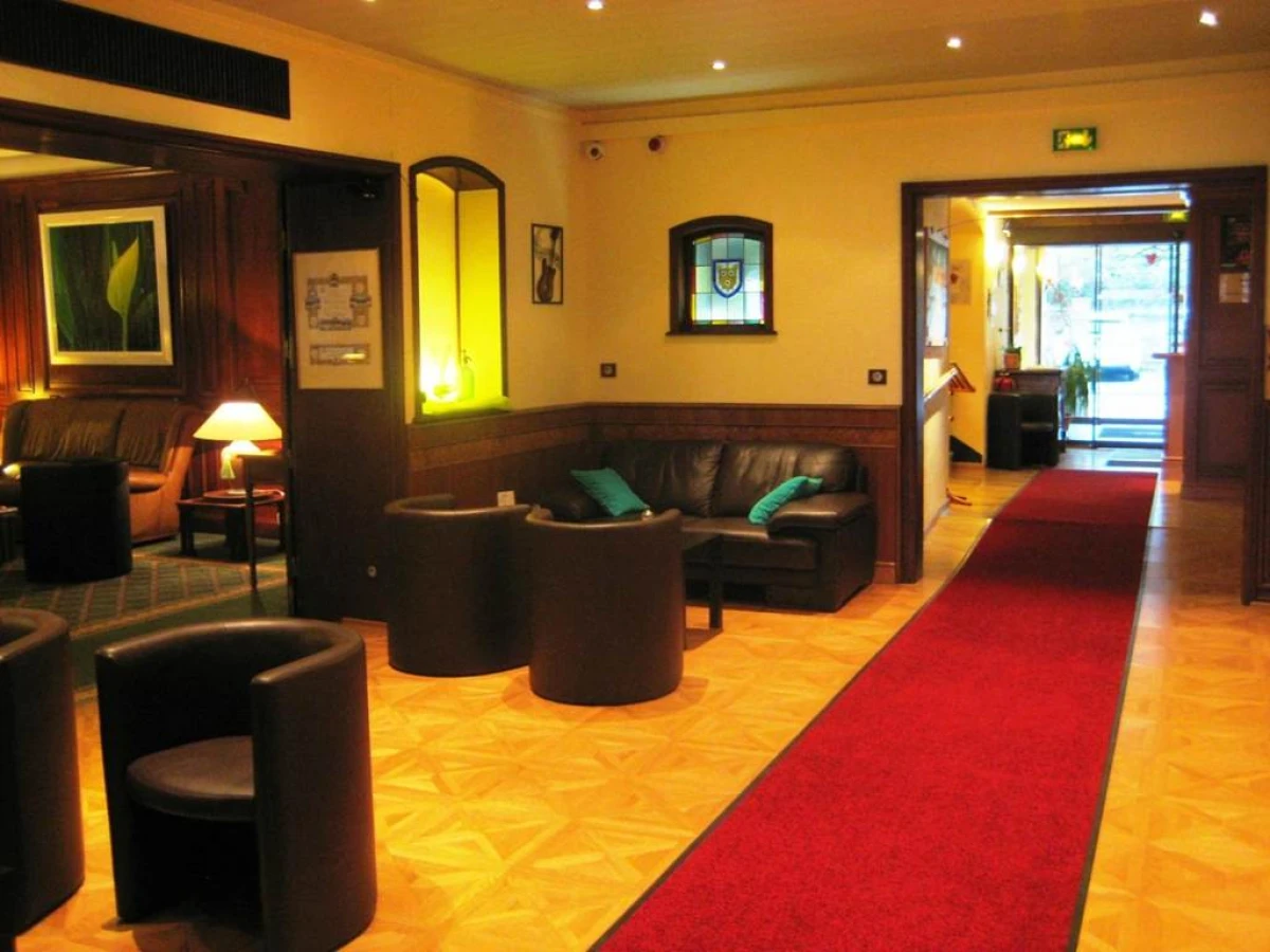 Hotel Restaurant Aux Trois Roses - Bonjour Fun