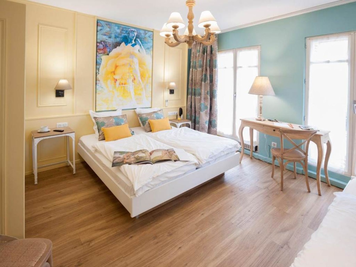 Hotel Roses - Bonjour Fun