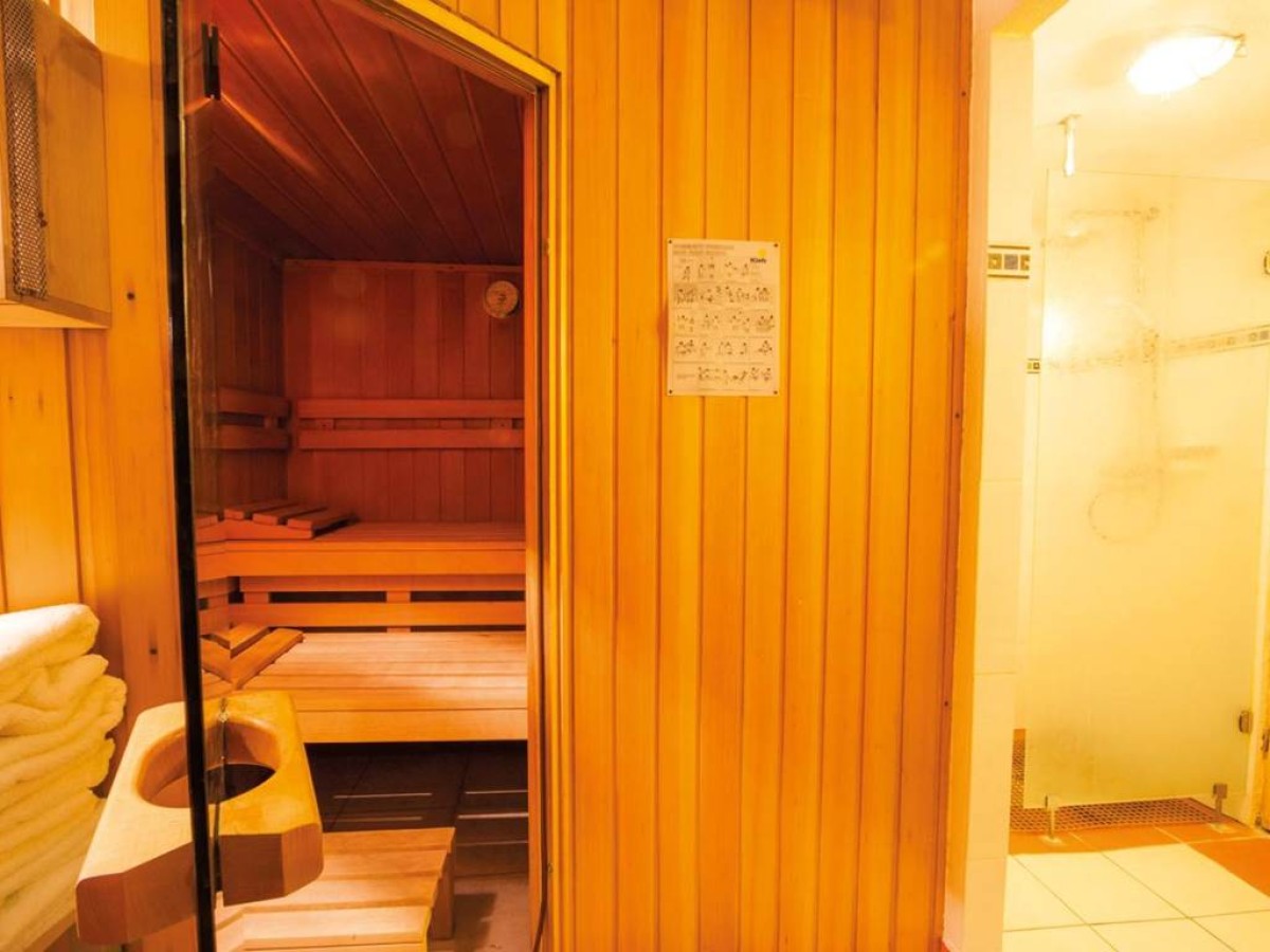 Hotel Roses - Bonjour Fun