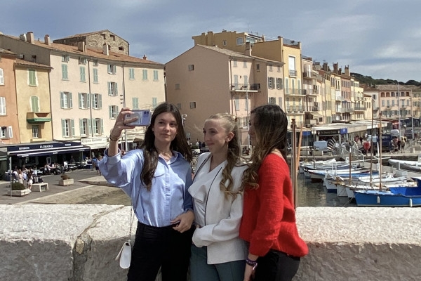 Individuels : Tour et selfies à Saint Tropez - Bonjour Fun