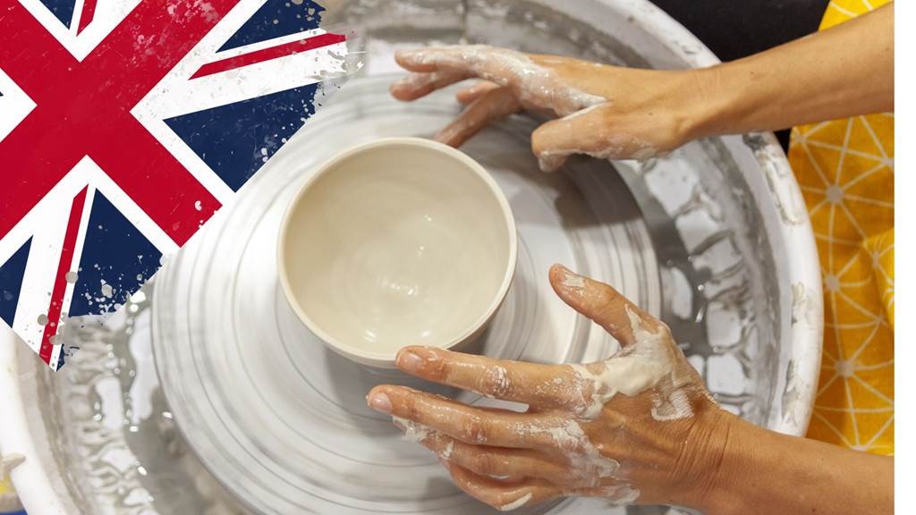 introduction to pottery wheel-throwing - class taught in english - Bonjour Fun