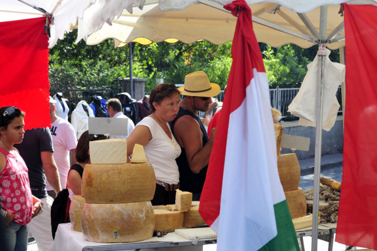 ITALIE, DOLCEAQUA ET  MARCHE ITALIEN - Bonjour Fun