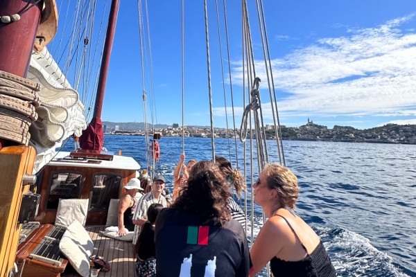 Journée croisière et baignade cœur des Calanques - BB - Bonjour Fun