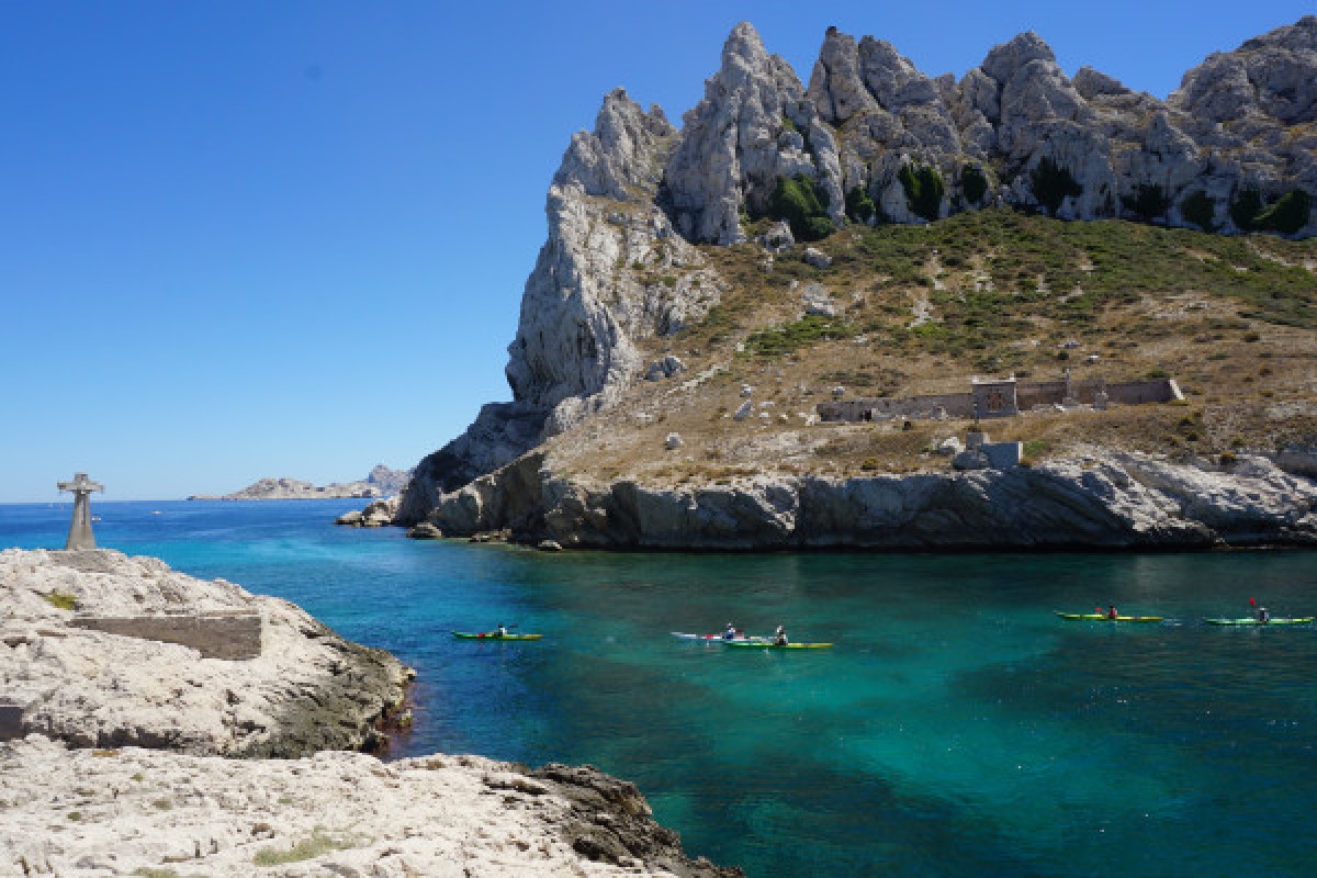 Journée découverte : Les Calanques en kayak de mer. - Bonjour Fun